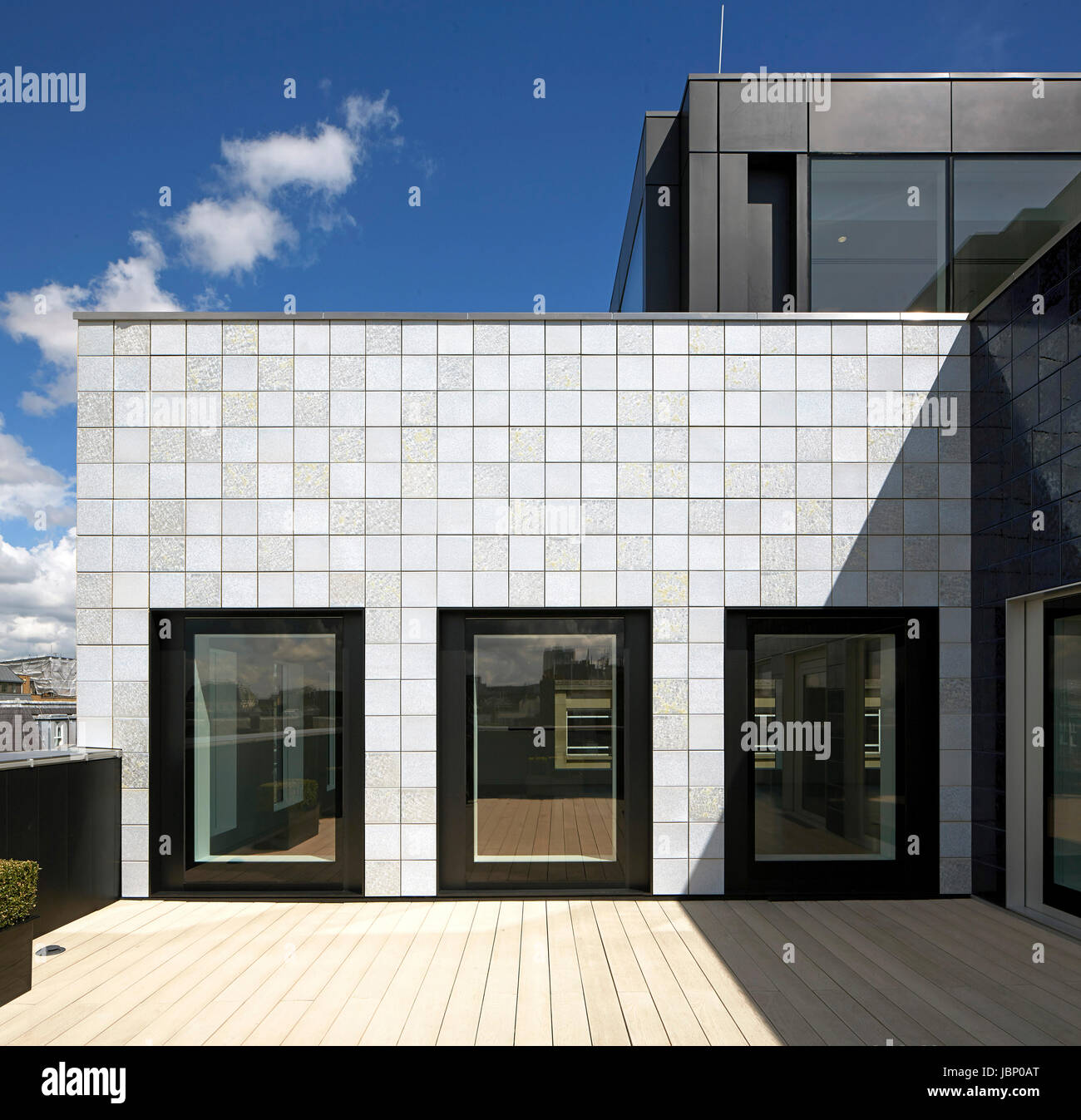 Terrasse auf dem Dach. 24 Saville Row, London, Großbritannien. Architekt: EPR Architekten Limited, 2017. Stockfoto