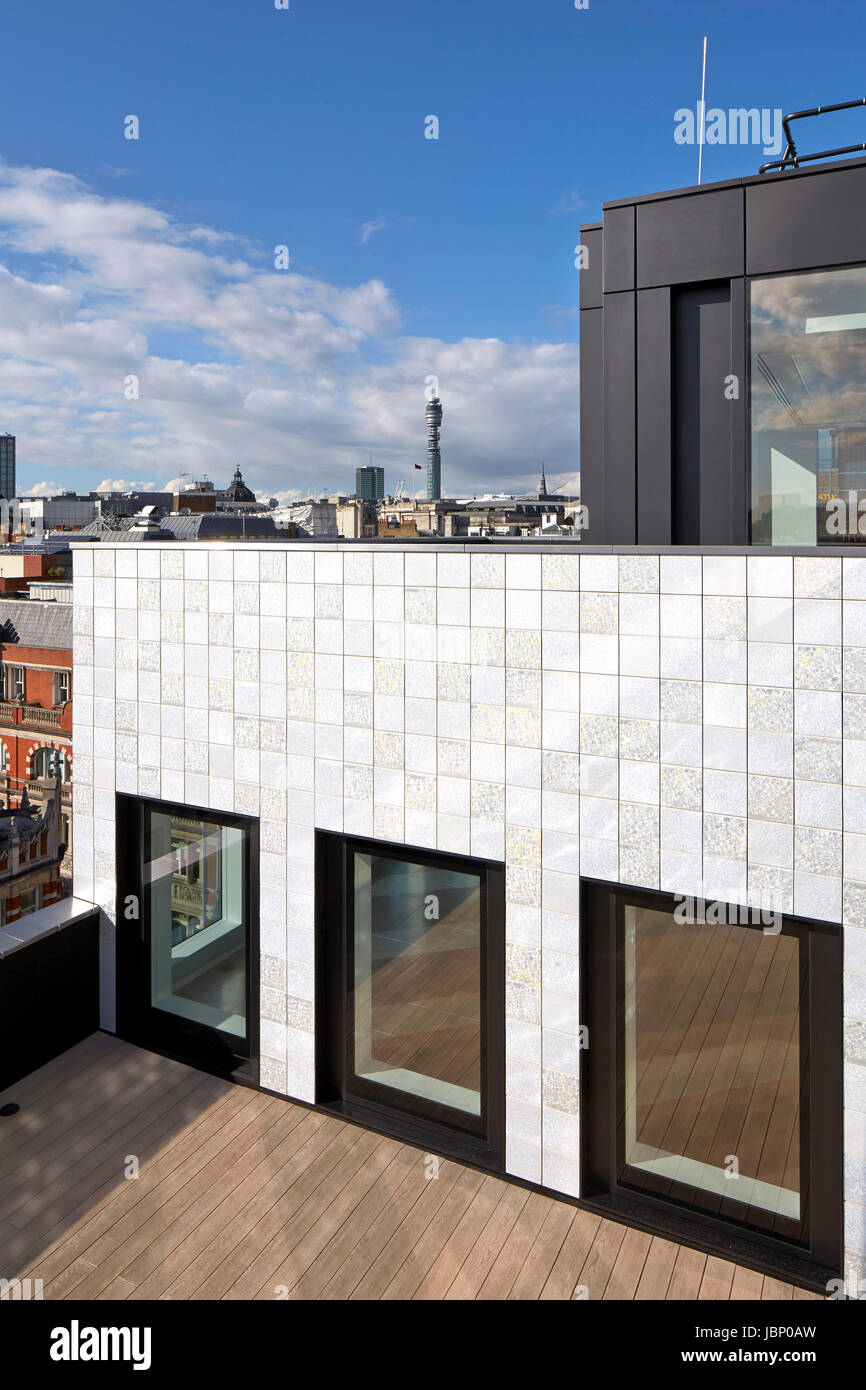 Terrasse auf dem Dach. 24 Saville Row, London, Großbritannien. Architekt: EPR Architekten Limited, 2017. Stockfoto