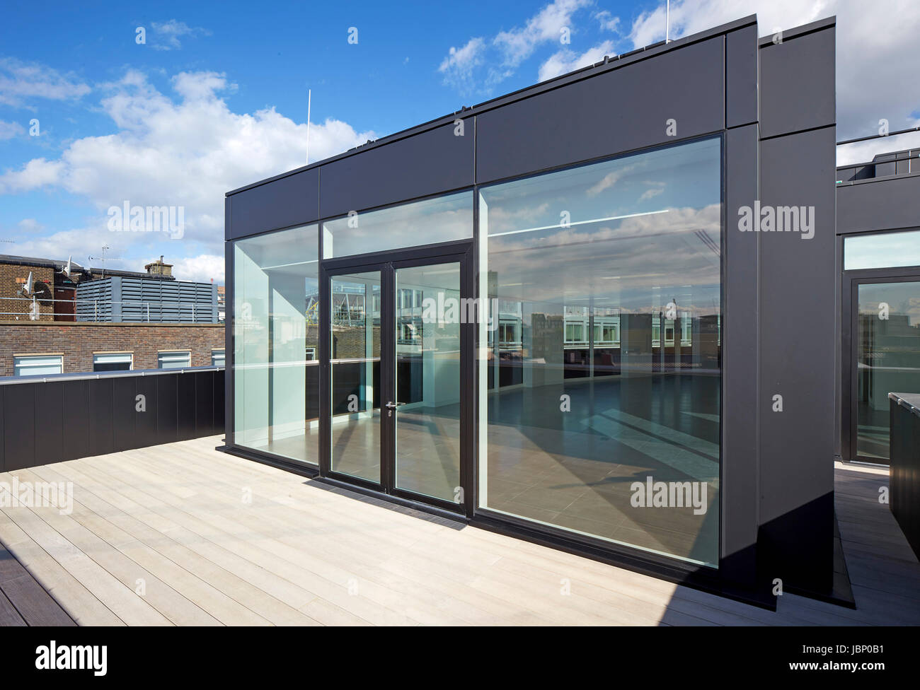 Terrasse auf dem Dach. 24 Saville Row, London, Großbritannien. Architekt: EPR Architekten Limited, 2017. Stockfoto