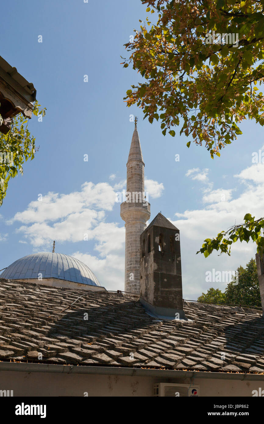 Moschee und Minarett in Mostar Stockfoto