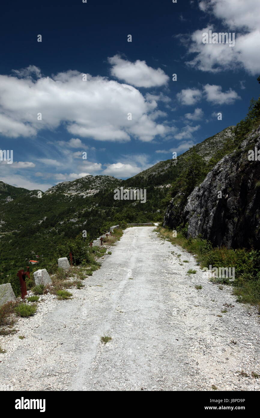 Sterben Sie Landschaft Mit der Passstrasse Zwischen Rijeka Crnojevica Und Cetinje in Montenegro in Europa. Stockfoto