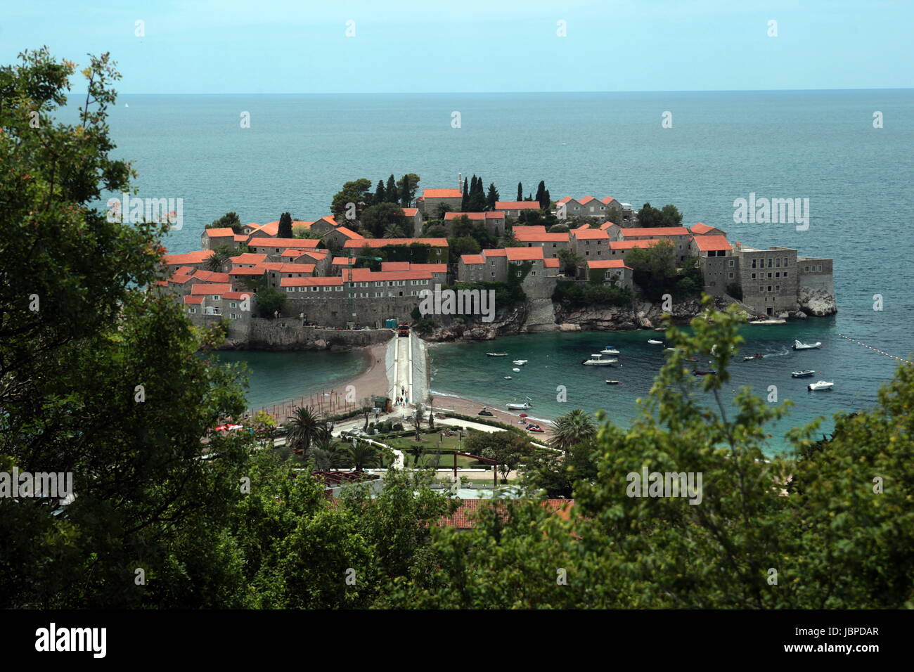 Sterben Sie Hotel Insel in Sveti Stefan ein der Mittelmeer Kueste in Montenegro Im Balkan in Osteuropa Stockfoto