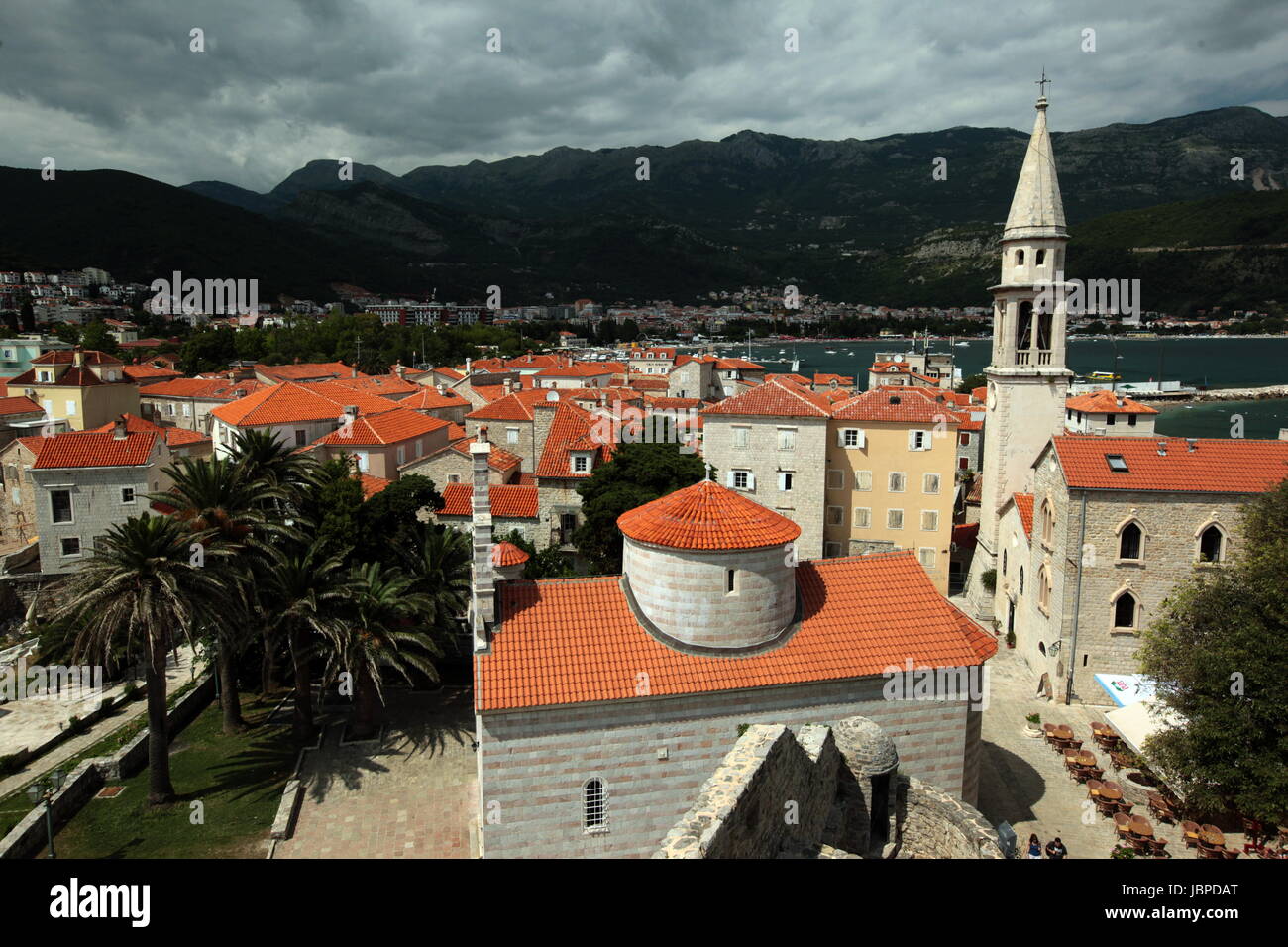 Sterben der Altstadt in der Stadt Budva in Montenegro Im Mittelmeer Kueste der Balkan in Osteuropa. Stockfoto