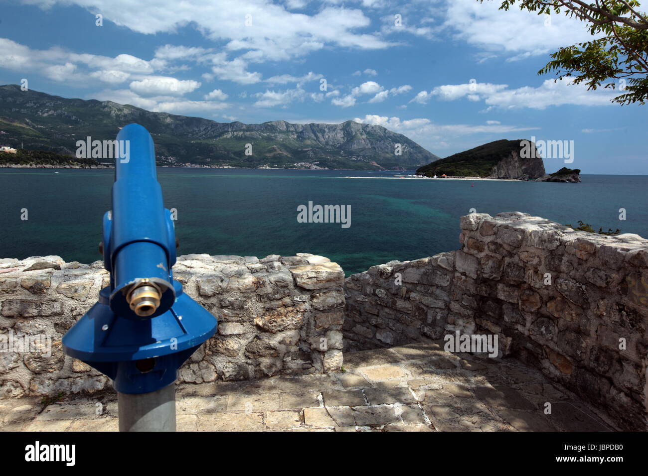 Aussicht von der Zitadelle in der Stadt Budva in Montenegro Im Mittelmeer Kueste der sterben Balkan in Osteuropa. Stockfoto