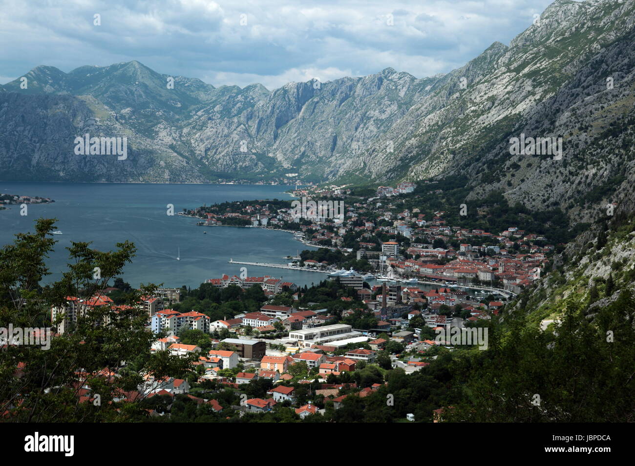 Sterben Stadt Kotor in der Kotorbucht der Mittelmeer Kueste in Montenegro Im Balkan in Osteuropa. Stockfoto