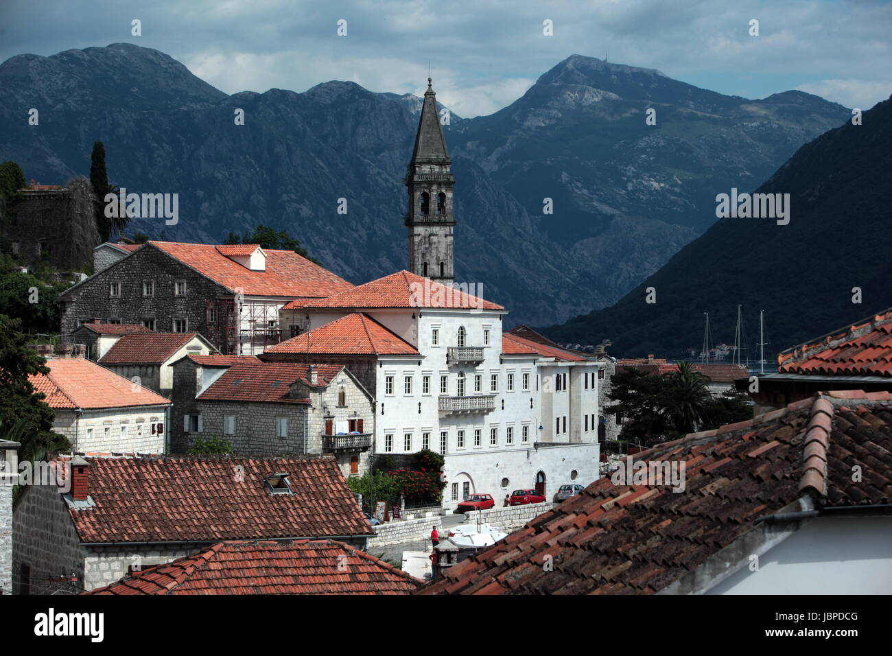 Die Altstadt von Persat in der inneren Bucht von Kotor in Montenegro Im Balkan bin Mittelmeer in Europa. Stockfoto