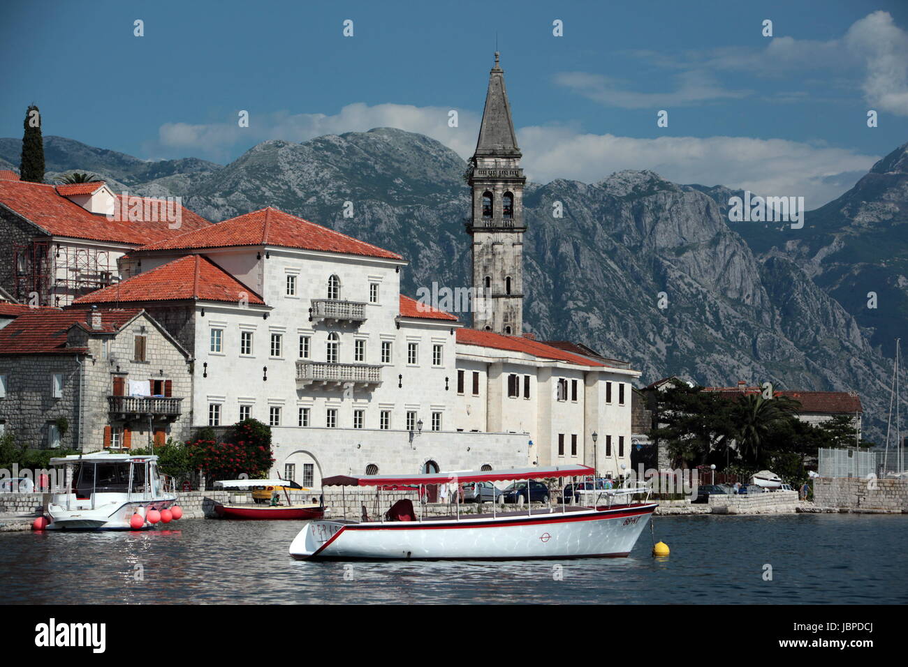 Die Altstadt von Persat in der inneren Bucht von Kotor in Montenegro Im Balkan bin Mittelmeer in Europa. Stockfoto