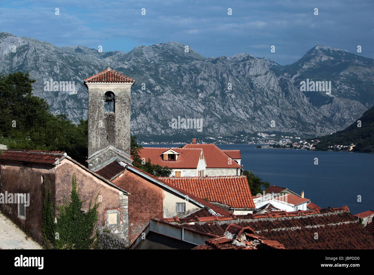 Die Altstadt von Persat in der inneren Bucht von Kotor in Montenegro Im Balkan bin Mittelmeer in Europa. Stockfoto