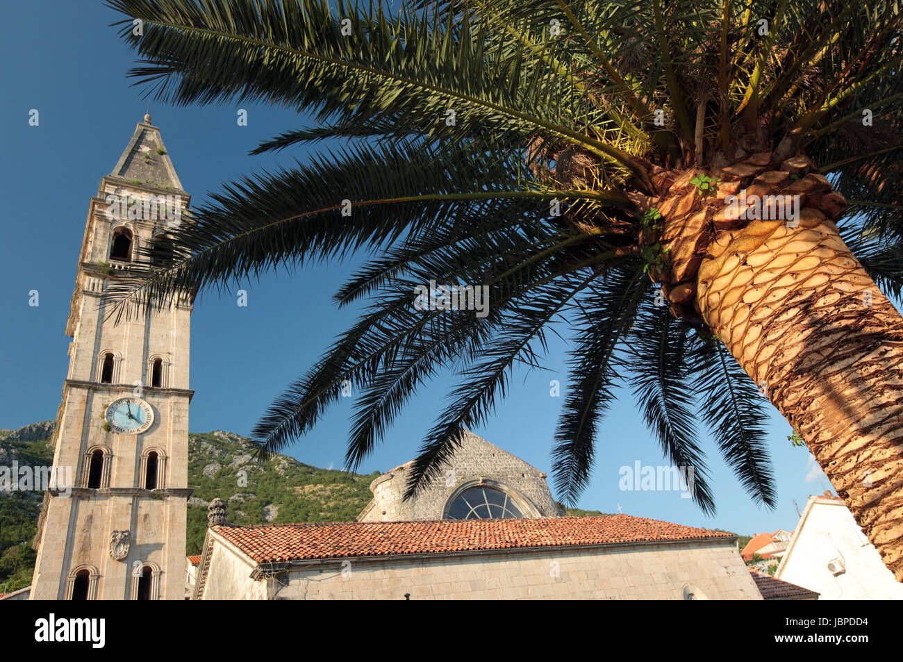 Das Dorf Persat in der Bucht von Kotor in Montenegro Im Mittelmeer bin Balkan in Europa. Stockfoto