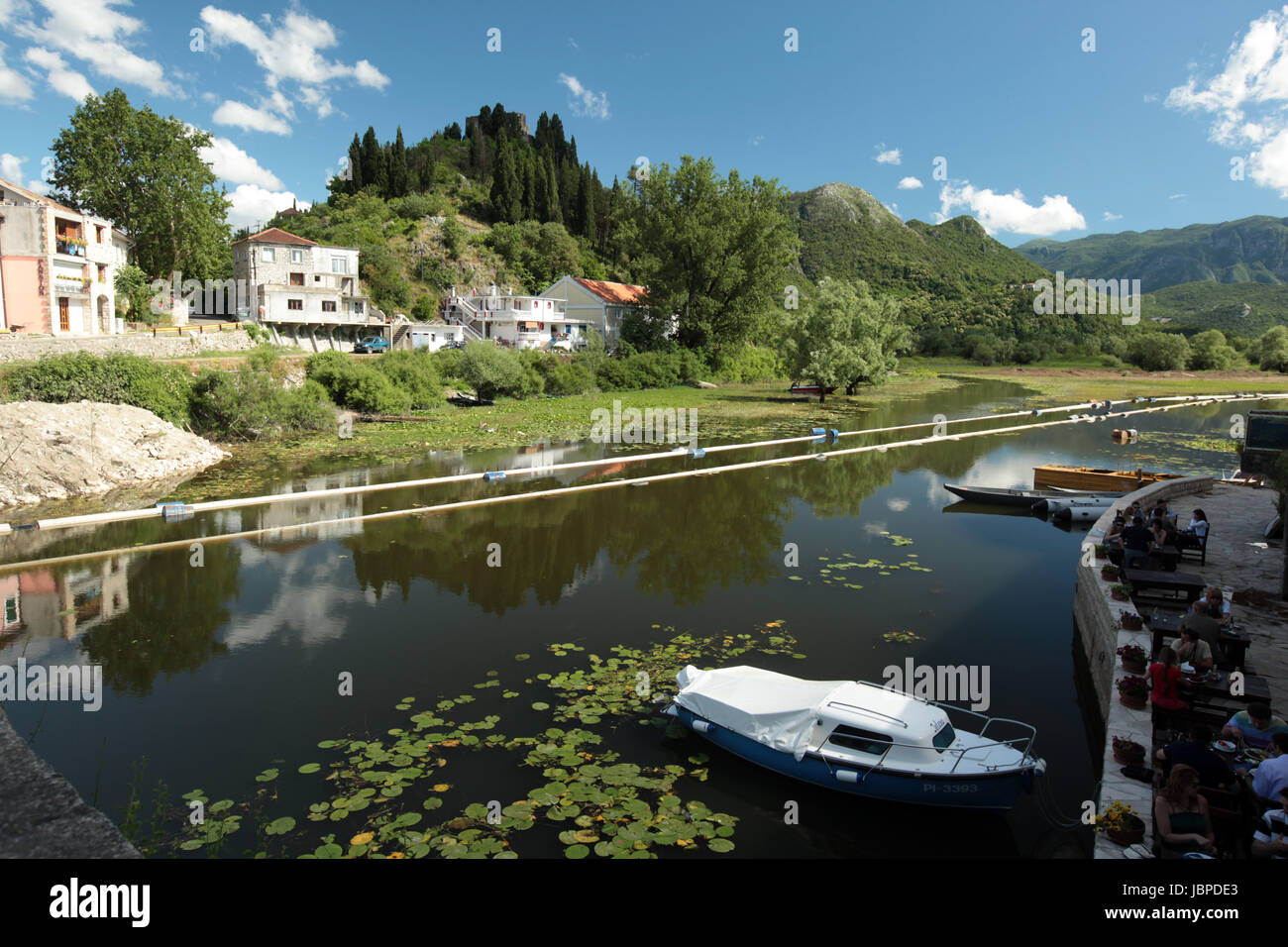 Das Dorf Vripazar bin Skadarsee in Montenegro Im Balkan in Europa. Stockfoto