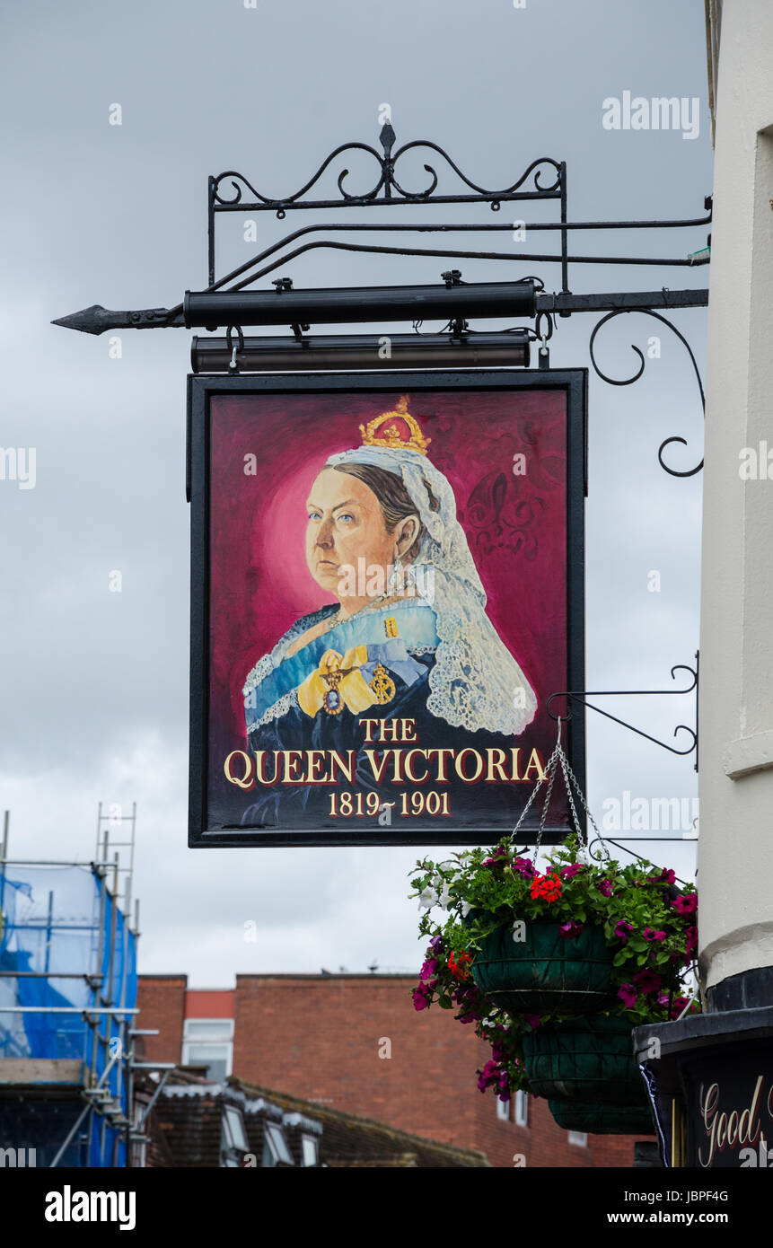 Die Queen Victoria Pub auf Peascod Street in Windsor, Berkshire, UK. Stockfoto
