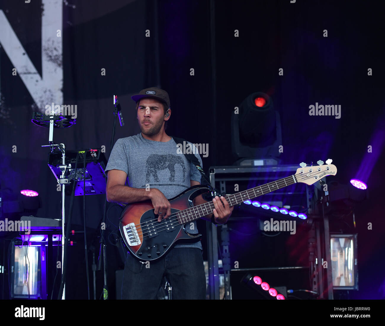 Portsmouth, VIRGINIA, USA. 11. Juni 2017. IRATION verbindet Dub, Rock und Reggae für die Leute von der PORTSMOUTH-Pavillon in PORTSMOUTH, VIRGINIA am 11. Juni 2017. © Jeff Moore 2017 Credit: Jeff Moore/ZUMA Draht/Alamy Live-Nachrichten Stockfoto