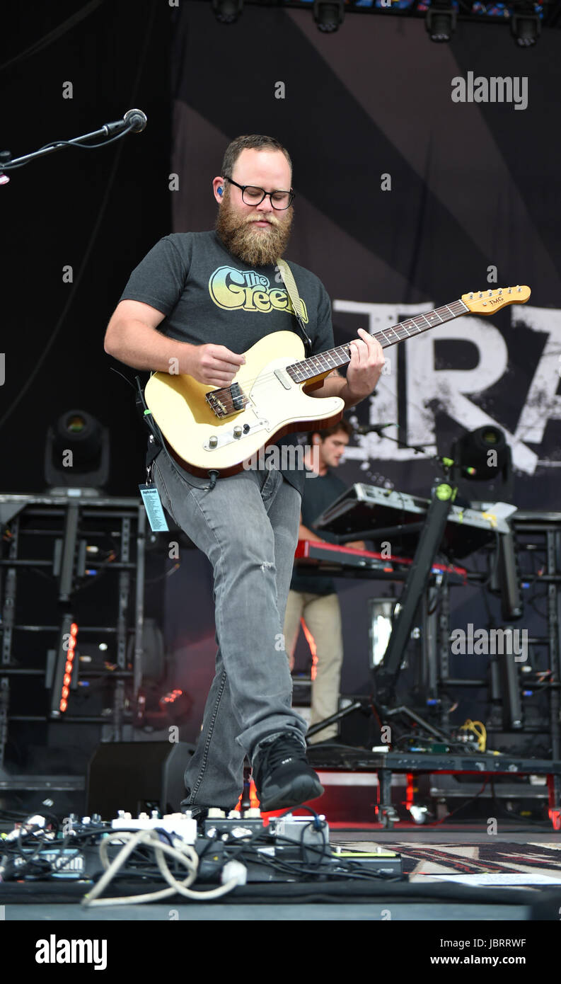 Portsmouth, VIRGINIA, USA. 11. Juni 2017. IRATION verbindet Dub, Rock und Reggae für die Leute von der PORTSMOUTH-Pavillon in PORTSMOUTH, VIRGINIA am 11. Juni 2017. © Jeff Moore 2017 Credit: Jeff Moore/ZUMA Draht/Alamy Live-Nachrichten Stockfoto