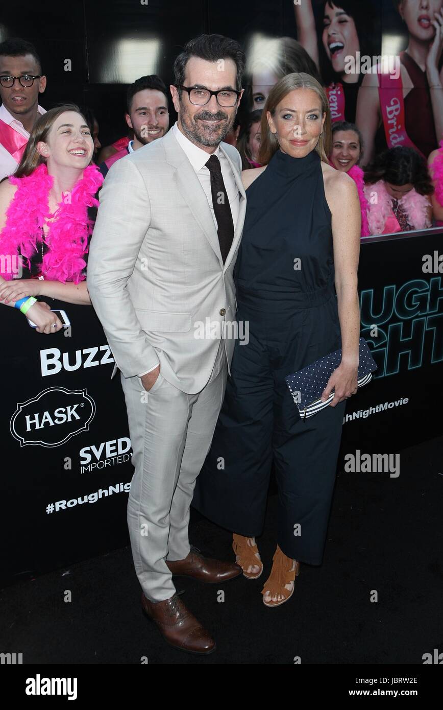 New York, NY, USA. 12. Juni 2017. Ty Burrell und Holly Burrell auf die 'Rauhe Nacht' New York Premeire bei AMC LOEWS LINCOLN SQUARE 13 am 12. Juni 2017 in New York City. Bildnachweis: Diego Corredor/Medien Punch/Alamy Live-Nachrichten Stockfoto