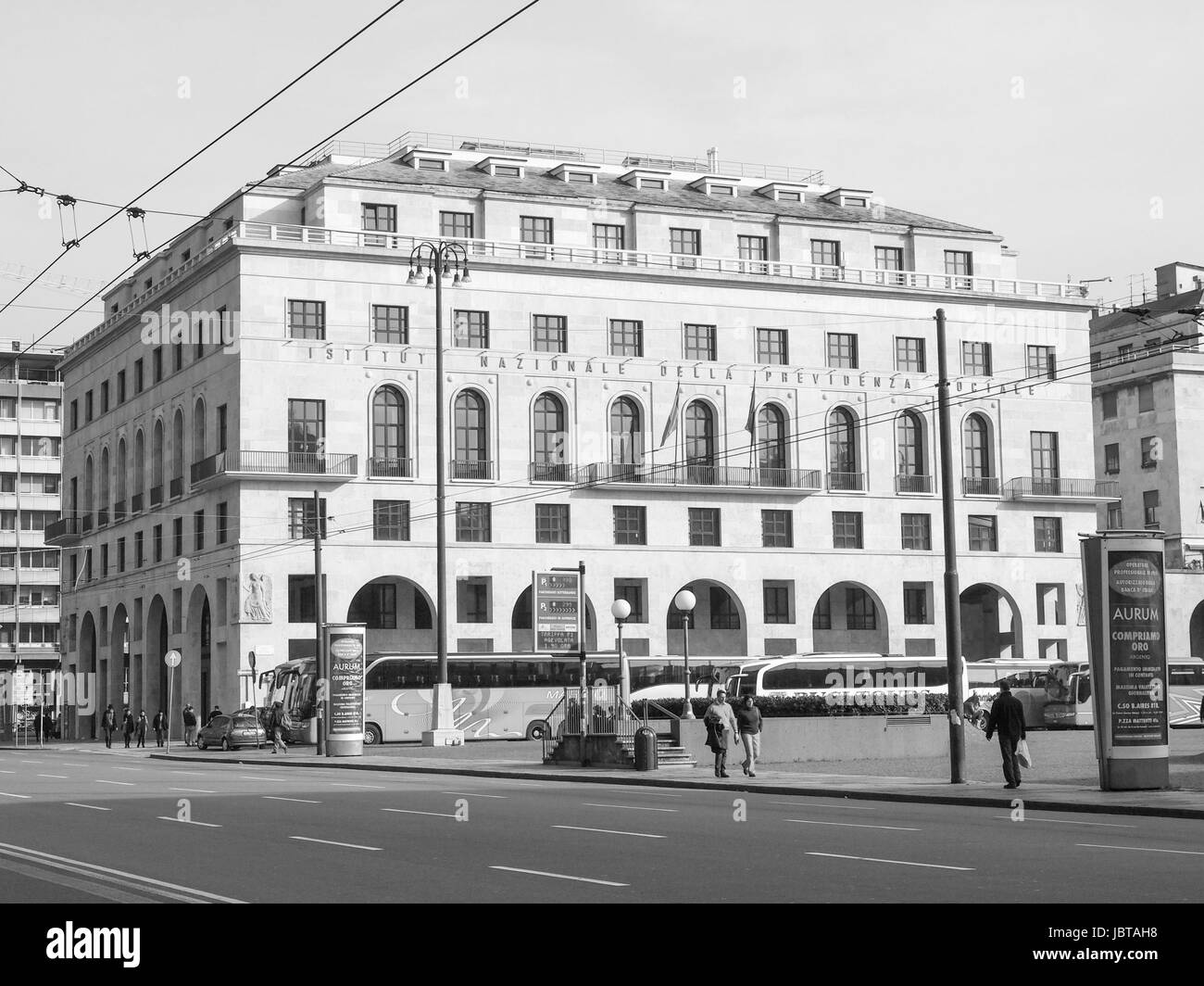 Genua, Italien - 16. März 2014: The Palazzo INPS-Palast wurde von Marcello Piacentini im Zuge Piazza della Vittoria quadratische Neugestaltung von 1924 bis 1937 im rationalistischen Stil entworfen Stockfoto