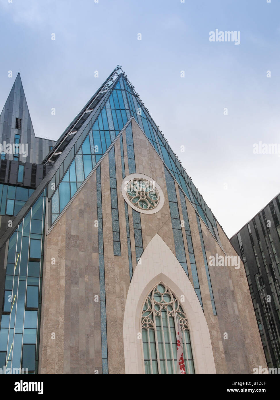 LEIPZIG, Deutschland - 14. Juni 2014: Ist das neue Augusteum Leipzig Universität Hauptgebäude gebaut im Jahr 2012 umfasst die Paulinum-Kirche Stockfoto