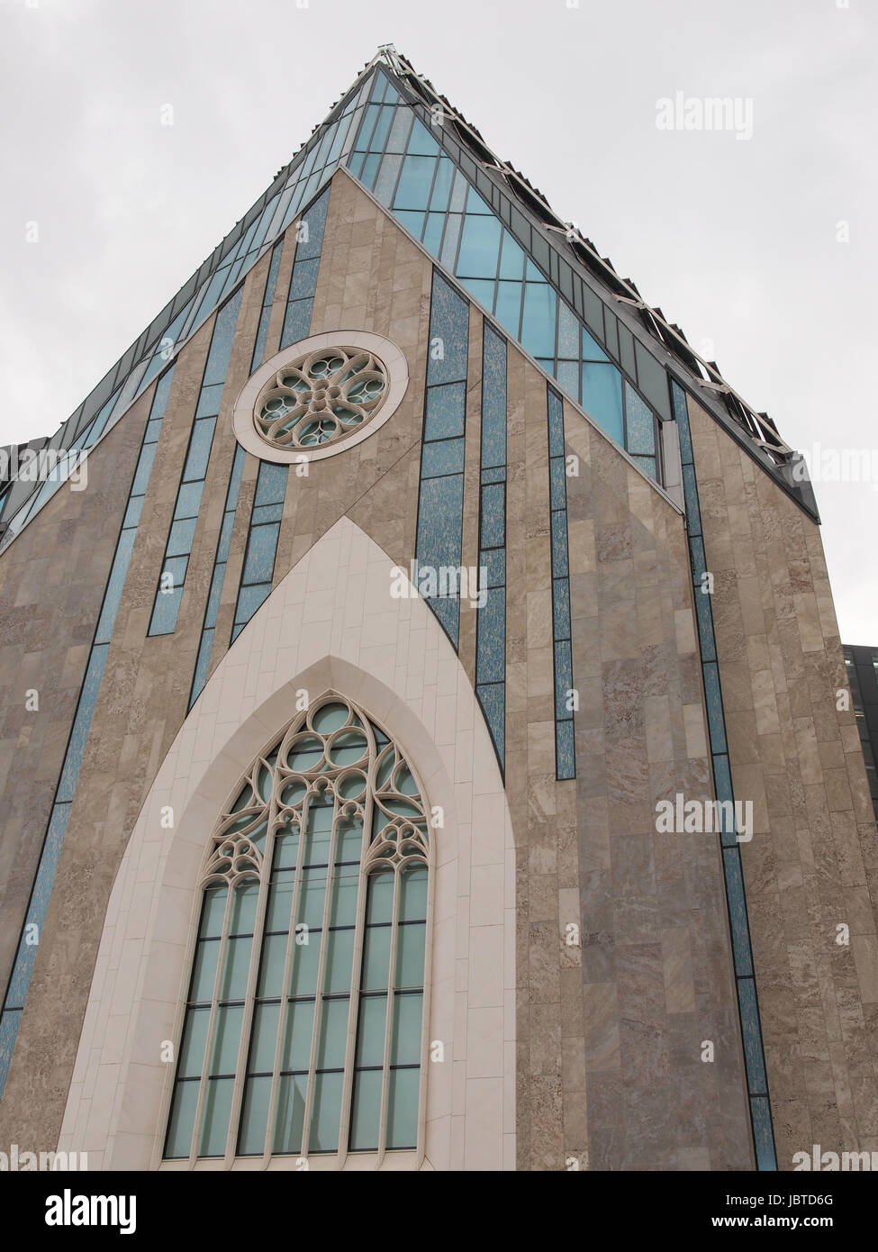 LEIPZIG, Deutschland - 14. Juni 2014: Ist das neue Augusteum Leipzig Universität Hauptgebäude gebaut im Jahr 2012 umfasst die Paulinum-Kirche Stockfoto