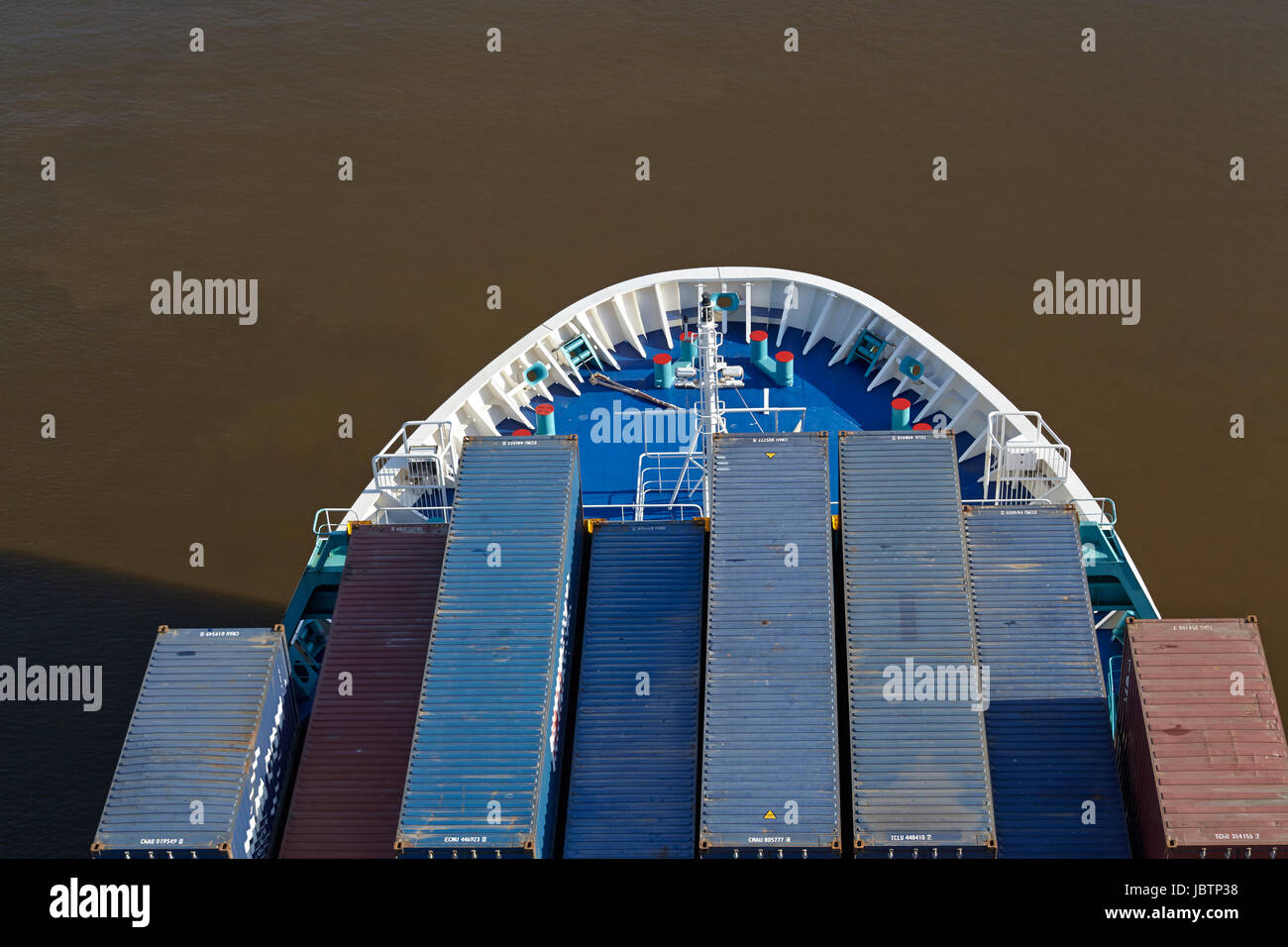 Das Containerschiff Page Akia am Nord-Ostsee-Kanal in der Nähe von Beldorf (Deutschland, Schleswig-Holstein) am 15. Juni 2014. Stockfoto