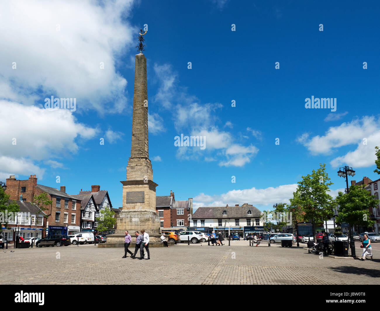 Obelisk im Market Place Ripon North Yorkshire England gebaut 1702 ist es der früheste erhaltene freistehende monumentale Obelisk In Großbritannien Stockfoto