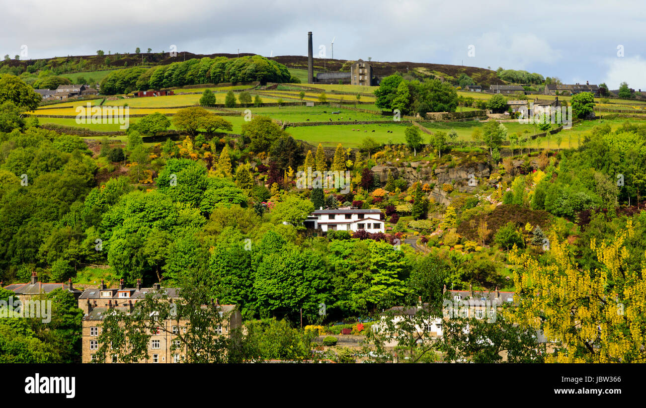 Blick über das Calder-Tal in Richtung Altstadt Mühle, Hebden Bridge, Calderdale, West Yorkshire, England, Vereinigtes Königreich Stockfoto