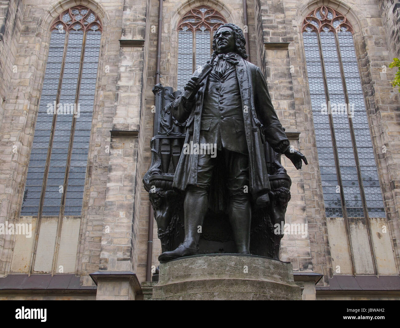 Das Neues Bach-Denkmal Sinn neue Bach-Denkmal steht seit 1908 vor der Kirche St. Thomas-Kirche von Johann Sebastian Bach in Leipzig Deutschland begraben Stockfoto