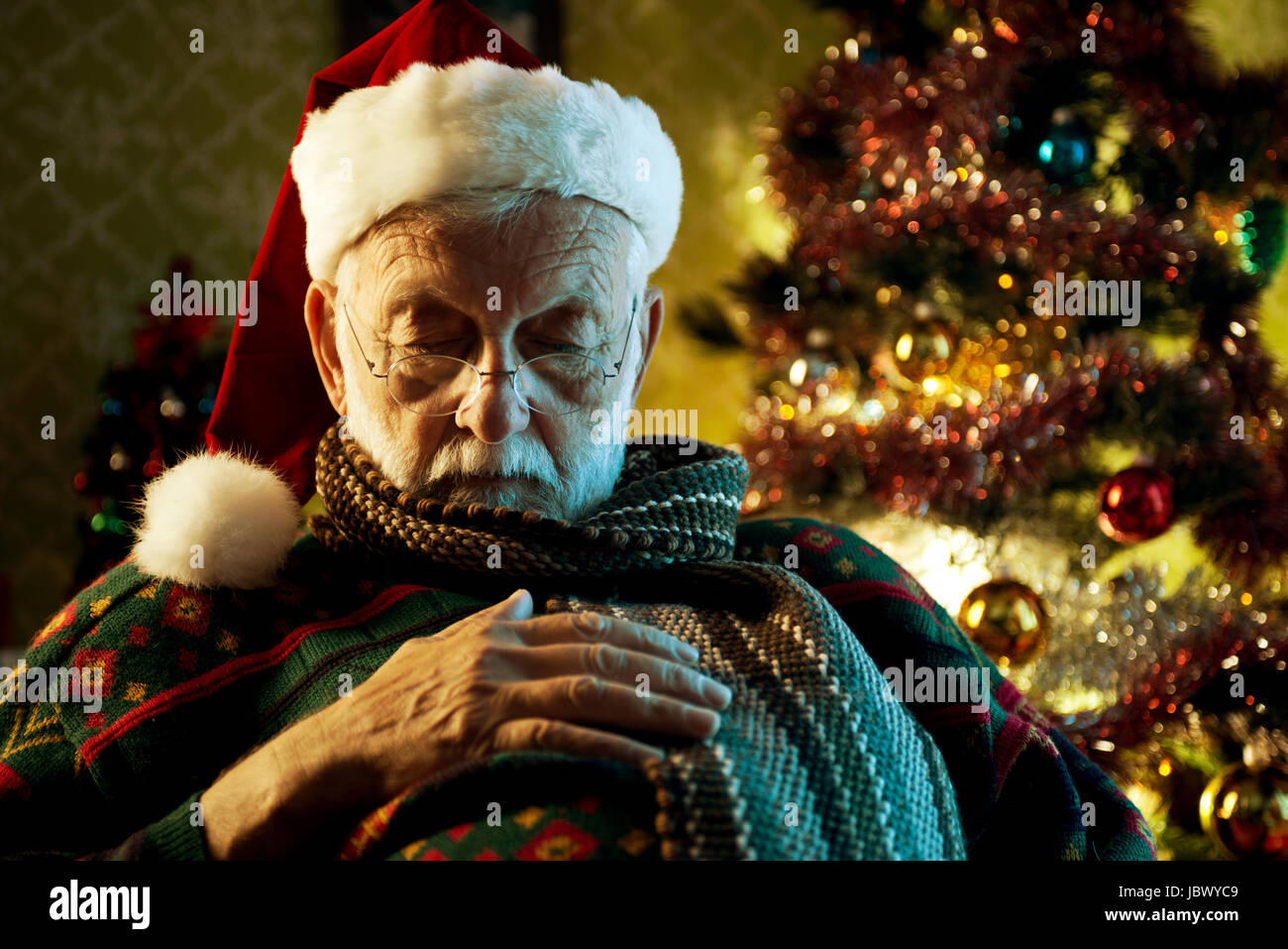 Bilder von Santa Claus zu Hause schlafen Stockfoto