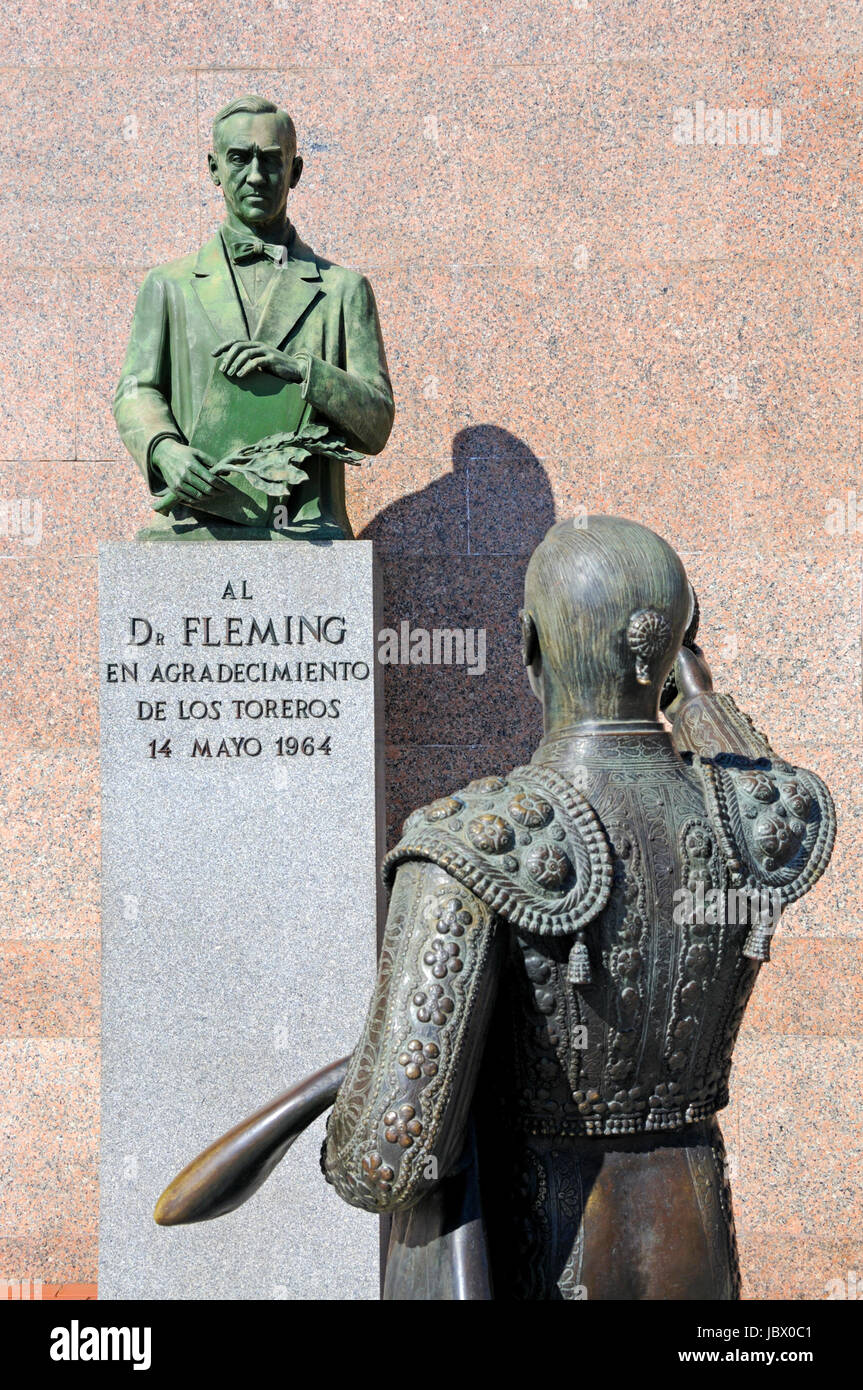 Madrid, Spanien. Stierkampfarena Las Ventas / Plaza de Toros. Denkmal für Dr. Alexander Fleming ', Dr. Fleming, dankend die Toreros"durch h Stockfoto