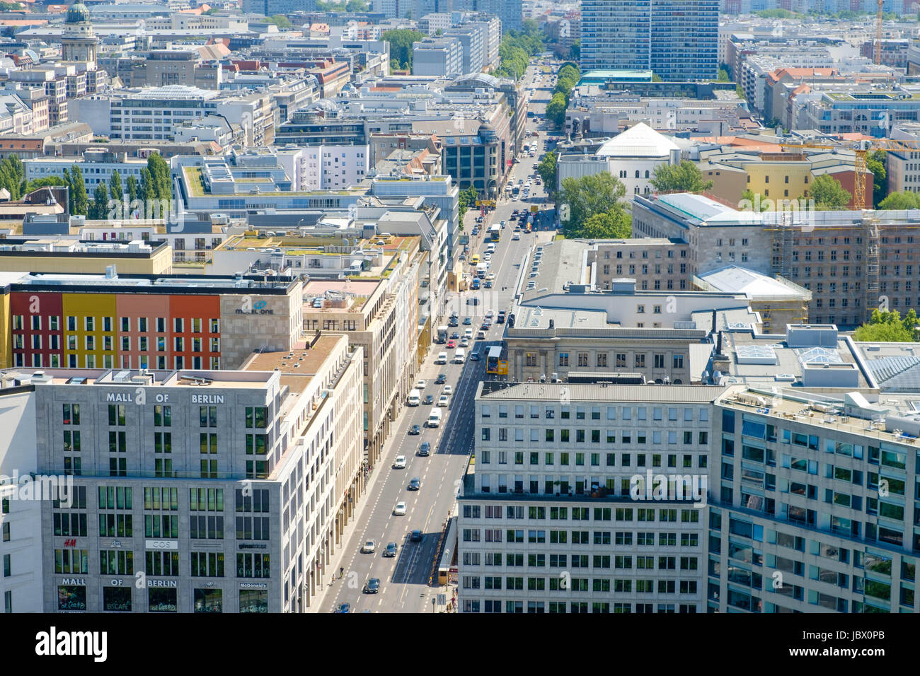Berlin, Deutschland - 9. Juni 2017: Luftaufnahme von Berlin-City, der Leiptiger Straße und der Mall Berlin am Potsdamer Platz Stockfoto