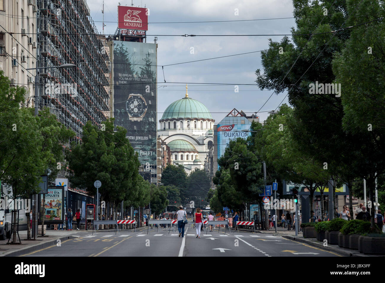 Belgrad, Serbien - 10. Juni 2017: Saint Sava Kathedrale (Hram Sveti Sava) von Terazije Straße in Belgrad gesehen. Noch im Bau, dieser Kathedrale Stockfoto