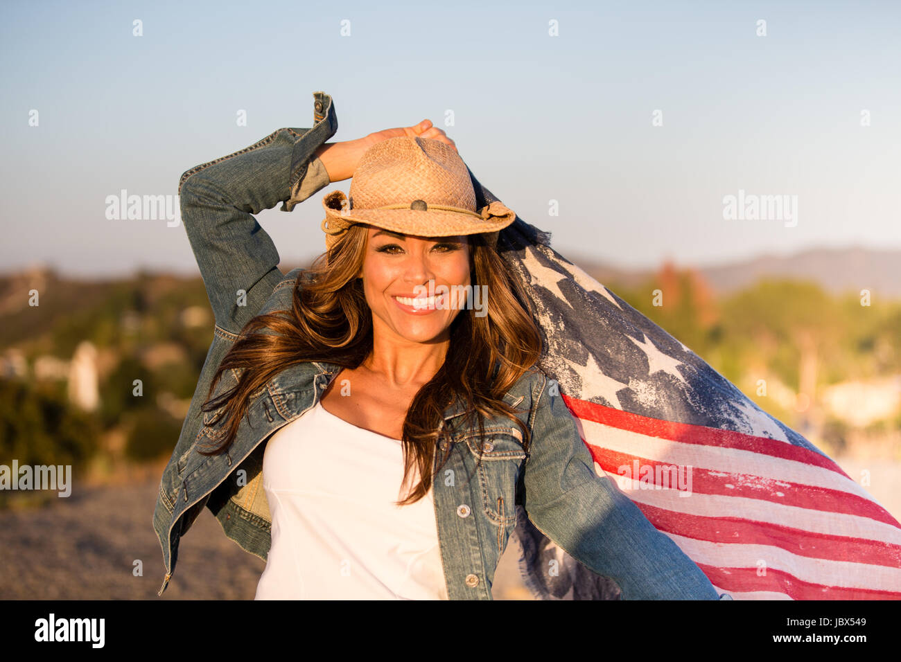 Porträt von Reife Frau, im Freien, amerikanische Flagge, Lächeln Stockfoto