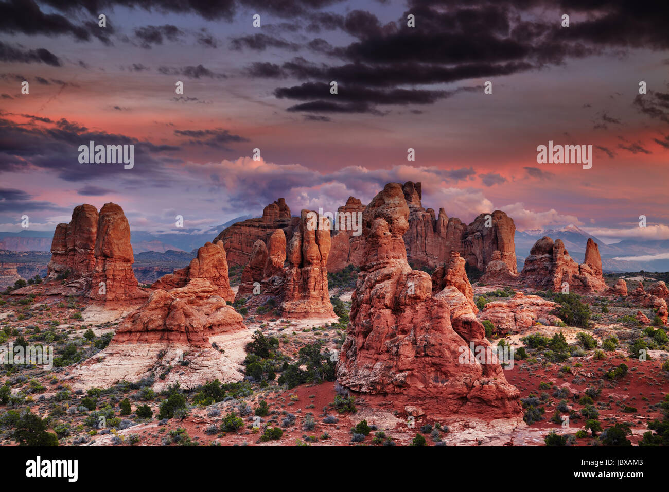 Farbenprächtigen Sonnenuntergang im Arches-Nationalpark, Utah, USA Stockfoto
