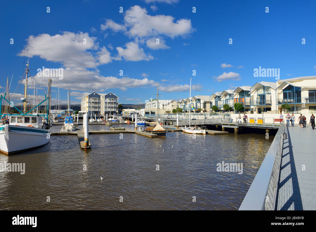 Yachten und Boote vertäut im Hafen Marina auf der North Esk River in Launceston in Tasmanien, Australien Stockfoto