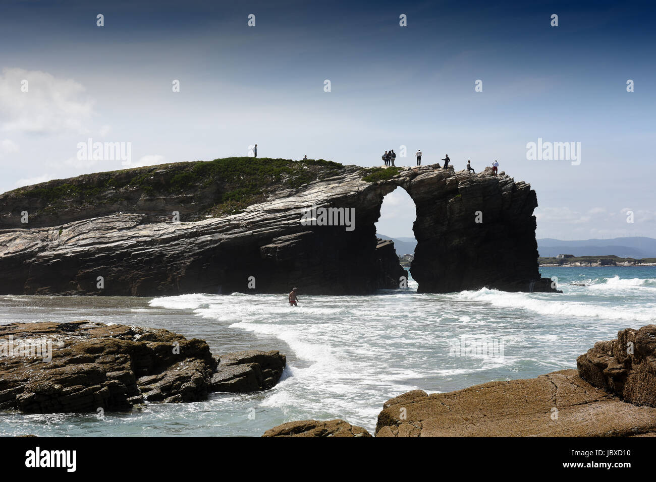 Naturstein wölbt sich am Strand von Kathedralen in Galicien, Nordspanien. Kantabrische Küste, Galizien, Spanien. Stockfoto