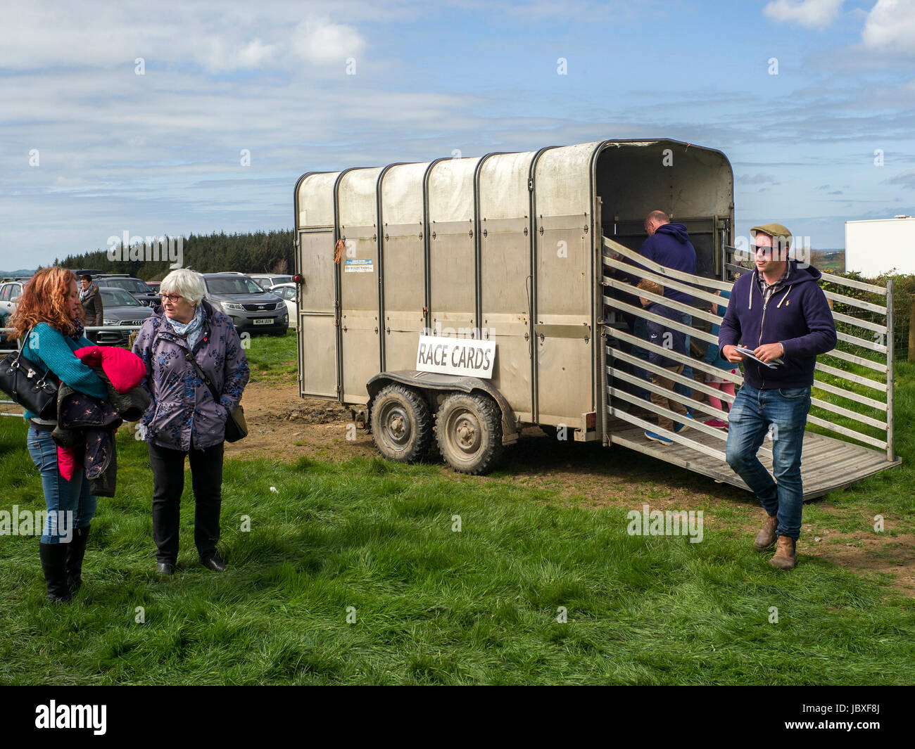 Trainer-Besitzer und Beamten bei Eggesford Jagd Punkt zu Punkt, die Fahrer sind Anker und die Pferde zu qualifizieren, wenn sie Jagd verwendet wurden Stockfoto