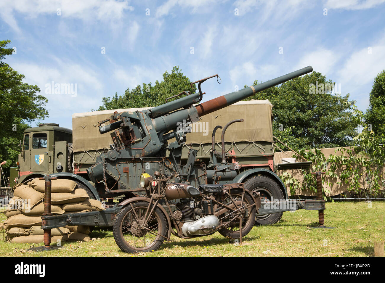 Sammlung von Oldtimer Militärfahrzeuge in Hampshire Dorf der Southwick. Darstellungssatz für die Wiederbelebung des d-Day. Stockfoto
