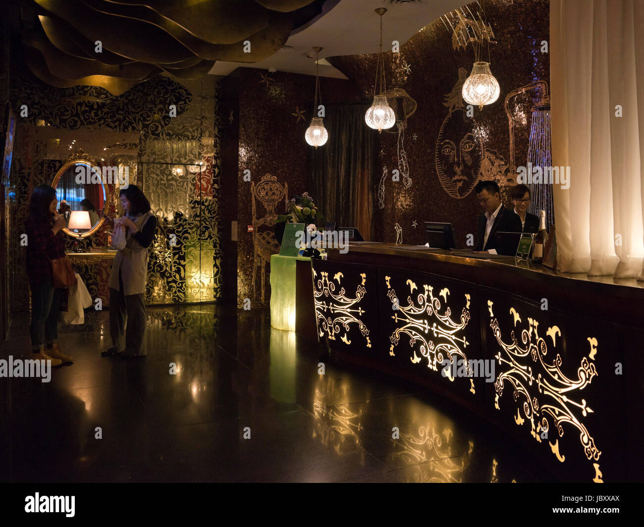 Horizontale Ansicht von einem stilvollen Hotel-Lobby in Hong Kong, China. Stockfoto