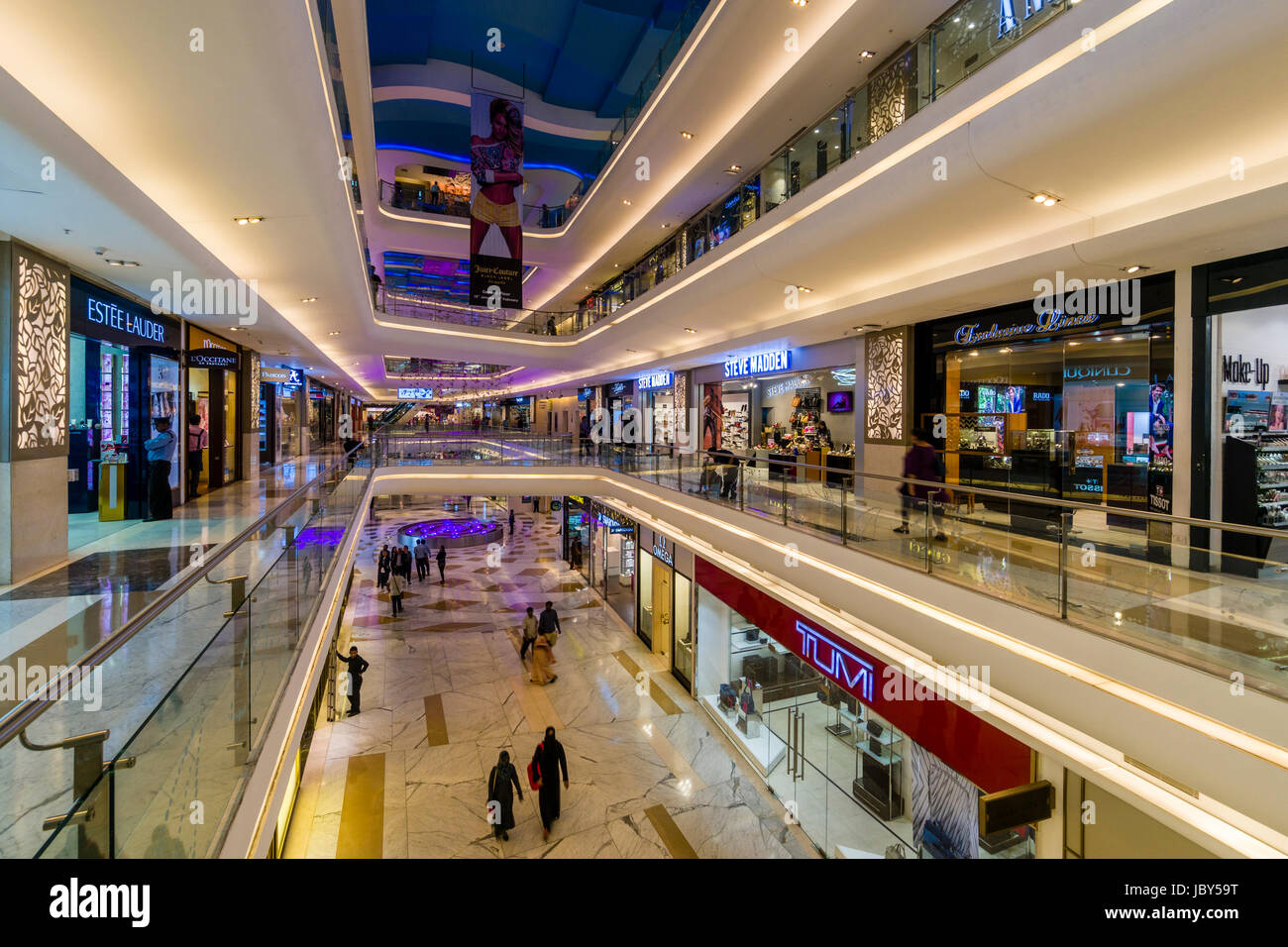 Innerhalb der Architektur des Einkaufszentrum quest Mall Stockfoto