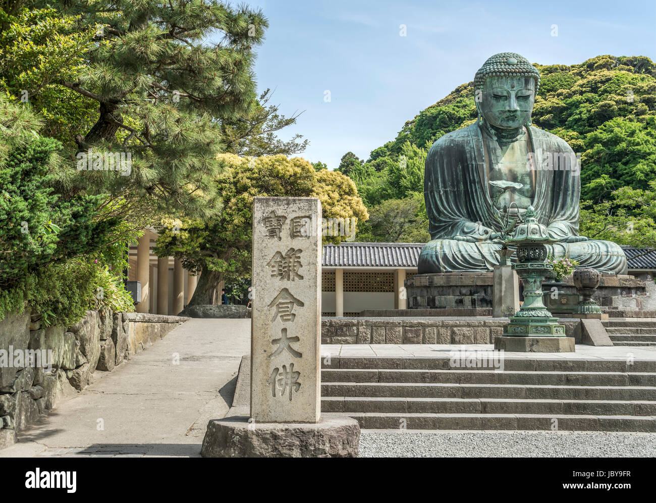 Großer Buddha, Daibutsu, eine monumentale Bronzestatue von Amida Buddha in Kōtoku-in, Kamakura, Kanagawa Stockfoto