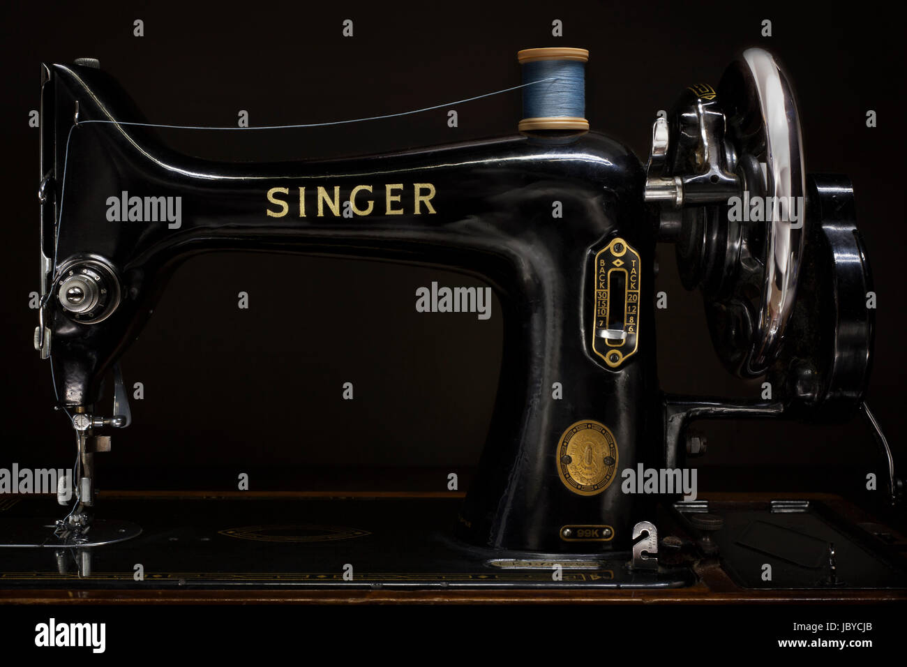 Schöne Produkt-Design aus der Zeit um 1900, die Nähmaschine Singer 99 K war 1911 eingeführt und blieb in der Produktion bis zu den 1950er Jahren. Stockfoto