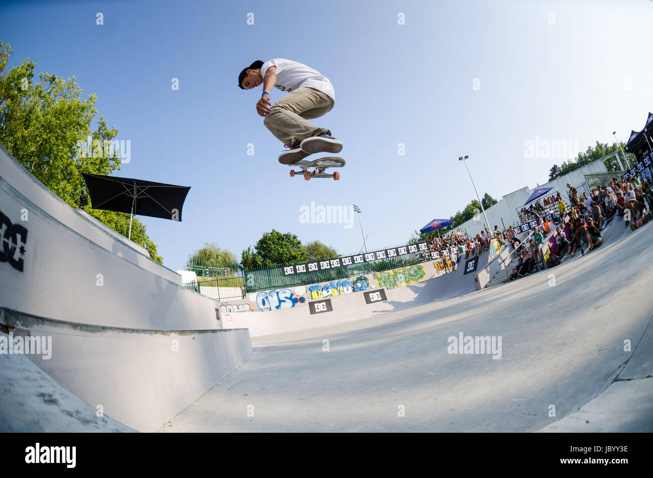 VISEU, PORTUGAL - 27. Juli 2014: Tiago Pinto während der 2. Etappe DC Skate Challenge von Fuel TV. Stockfoto
