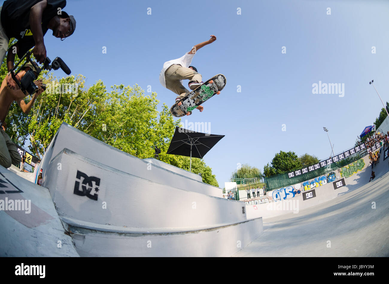 VISEU, PORTUGAL - 27. Juli 2014: Tiago Pinto während der 2. Etappe DC Skate Challenge von Fuel TV. Stockfoto