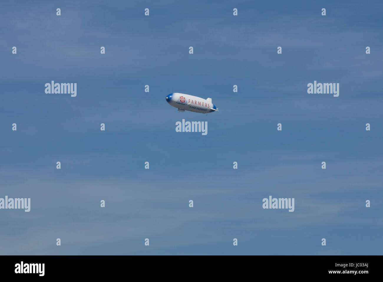 Farmers Insurance Company Werbung blimp Flugzeuge - USA Stockfoto