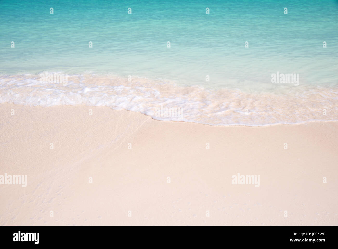 Sand und karibische Meer Hintergrund, tropischer Strand Reisen Konzept Stockfoto