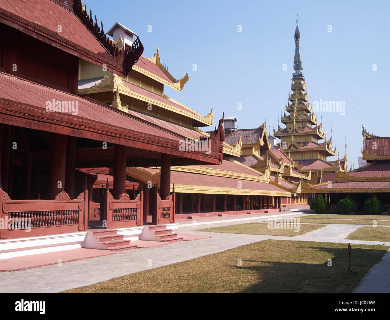 Mandaly Palast Myanmar mit Blick auf das MyayNanPyathat-Gebäude Stockfoto