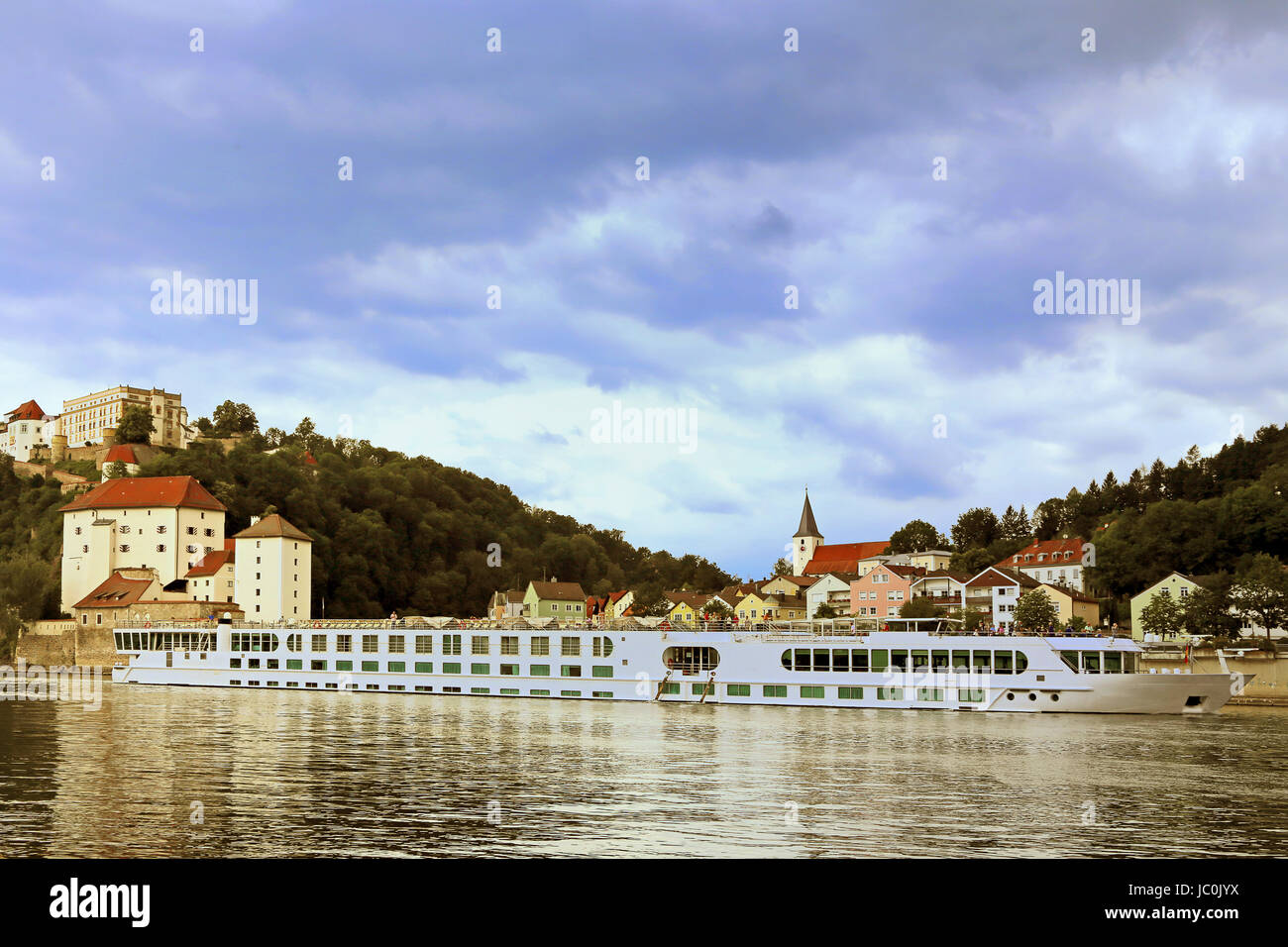 Donau Schiff in Passau, Version 2 Stockfoto