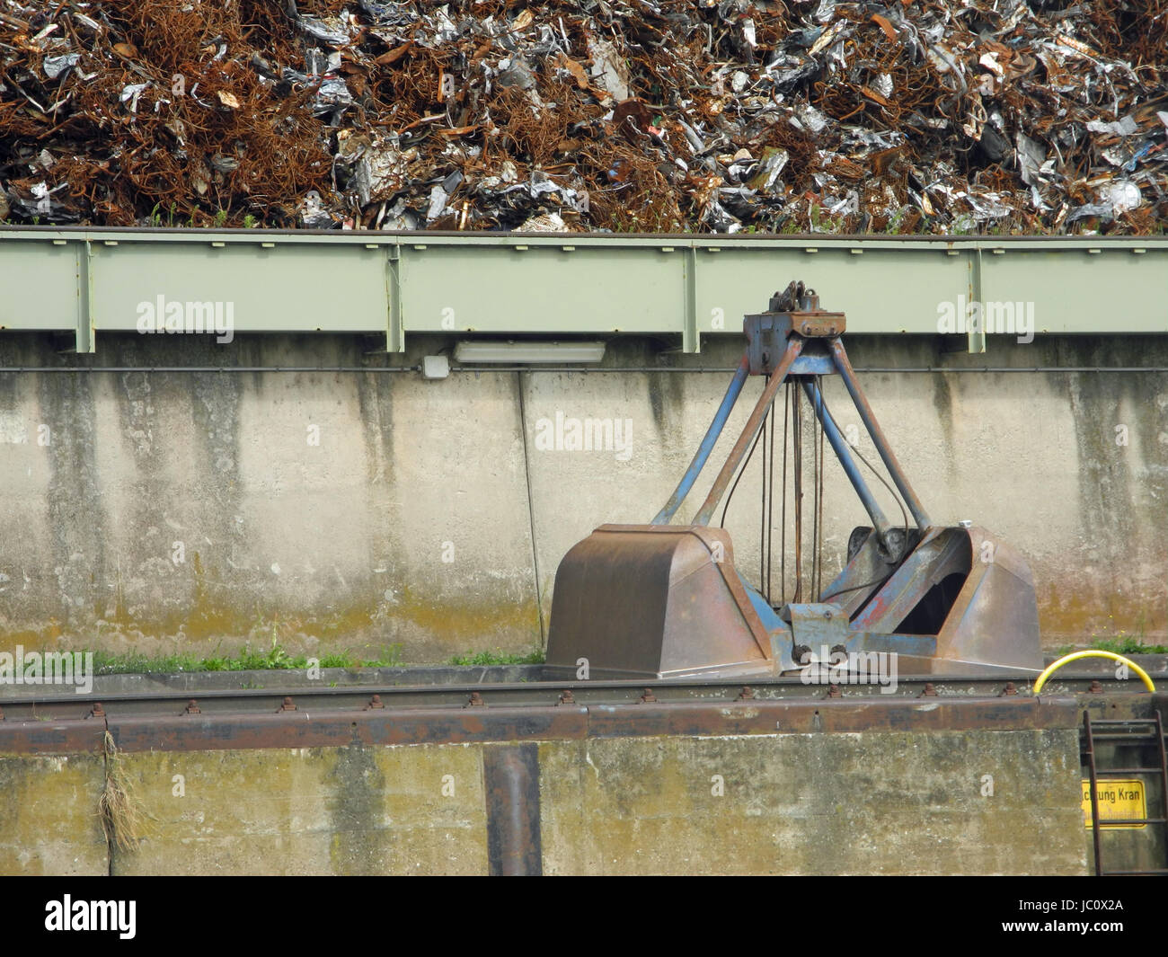 Schrotthalde, Schrott, Metall, Eisen, derweil, Greifen, Transport, Altmetall, Buntmetall, recycling, Recyceln, Alt, Wiederverwertung, Verwertung, Abfall, Rohstoff, Rohstoffe, Wertstoff, Stockfoto