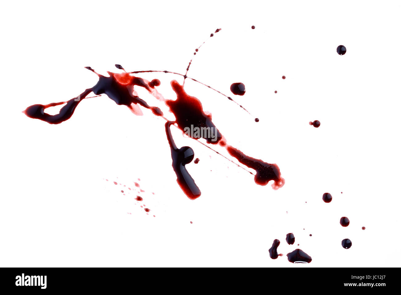 Tropfen Blut vor einem weißen Hintergrund Stockfoto