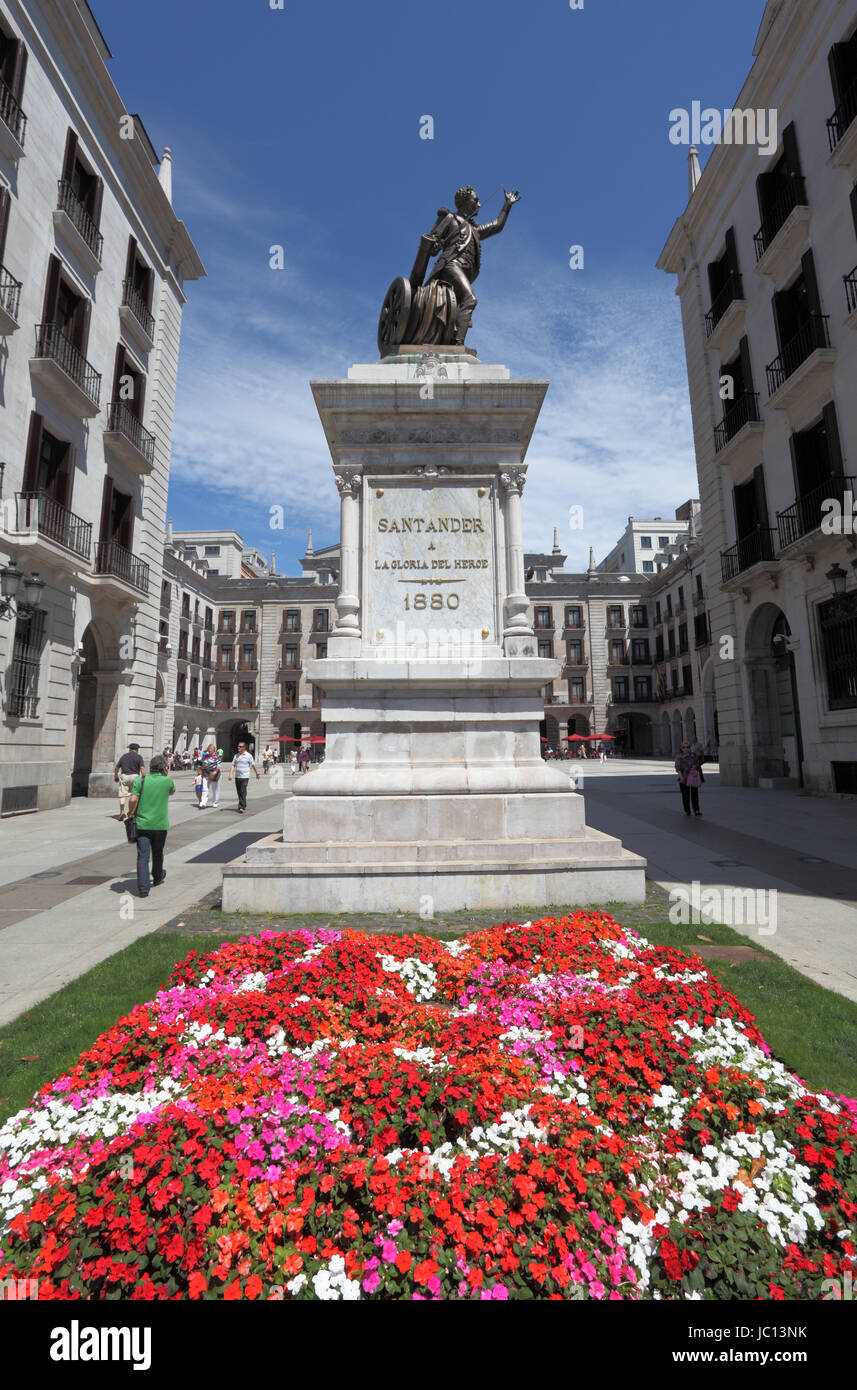 Statue des Kantabrischen Artillerie Kapitän Pedro Velarde y Santillan, Held des spanischen Krieges von Unabhängigkeit in Santander, Kantabrien, Spanien Stockfoto