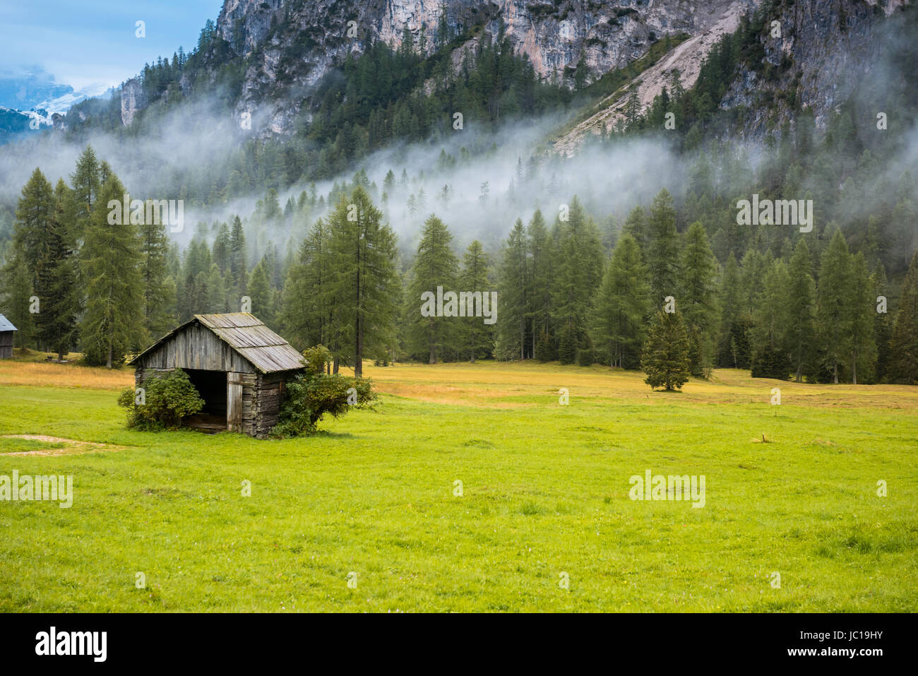 Rest findet Zuflucht in Dolomiten Alpen in der Nähe von Sella Ronda, Italien Stockfoto