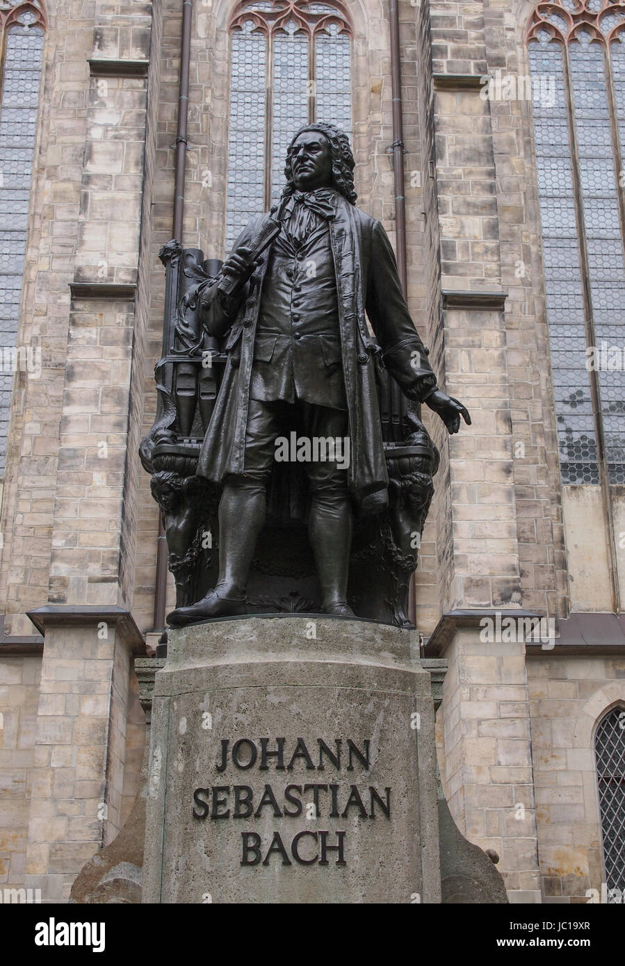 Das Neues Bach-Denkmal Sinn neue Bach-Denkmal steht seit 1908 vor der Kirche St. Thomas-Kirche von Johann Sebastian Bach in Leipzig Deutschland begraben Stockfoto